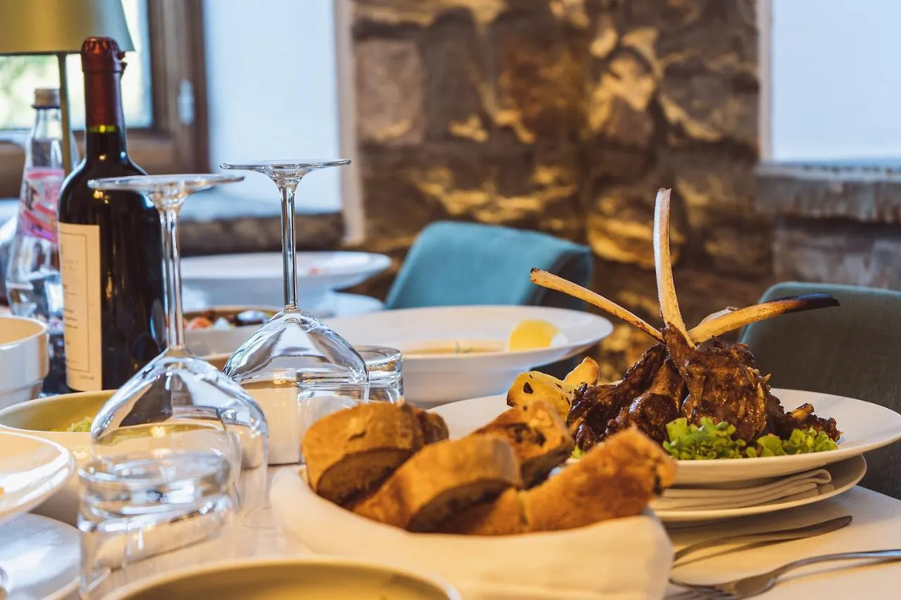 Villa Permet 4*,